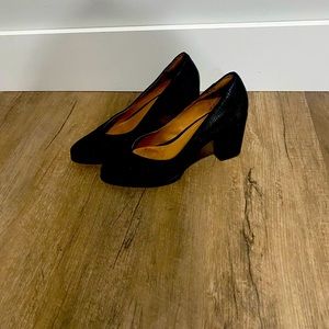 Clarks leather snake skin black heel size 8